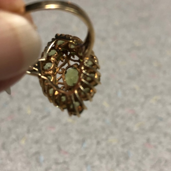 10kt Gold Peridot Ring - Picture 4 of 8
